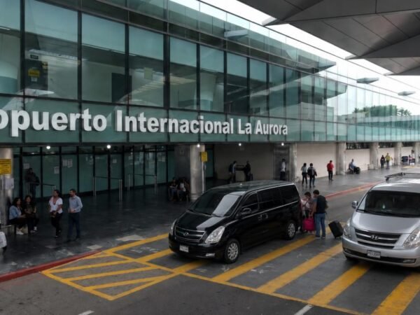 Traslado privado desde el aeropuerto a Antigua Guatemala.